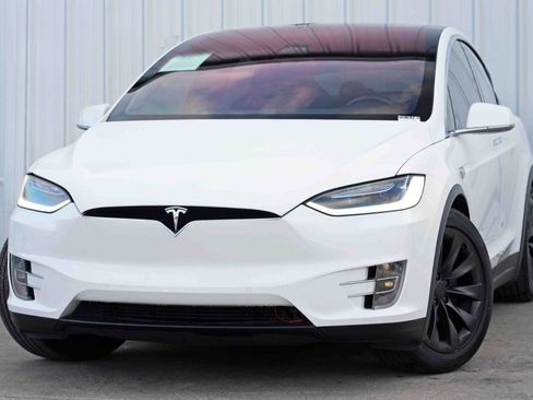 Used 2017 Tesla Model X 75D image 3