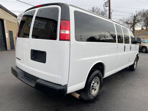 Used 2018 Chevrolet Express 3500 LS RWD image 3