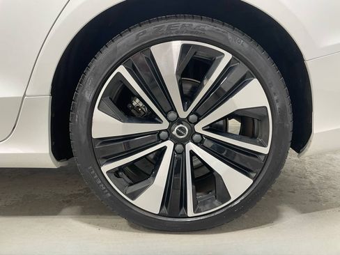 Used 2022 Volvo S60 B5 Momentum w/ Premium Package AWD/4WD image 7