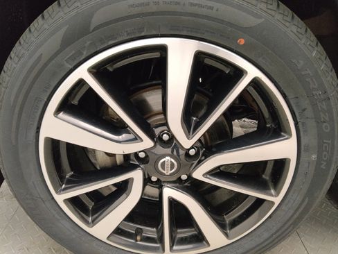 Used 2019 Nissan Rogue SL w/ Premium Package image 31