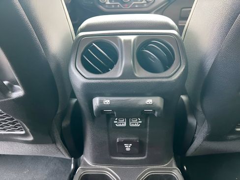 Used 2026 Jeep Gladiator Rubicon AWD/4WD image 18