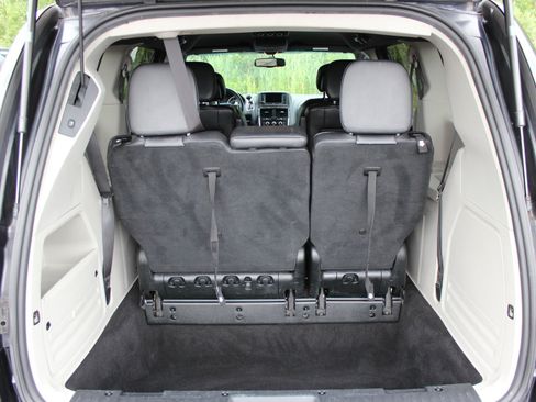 Used 2017 Dodge Grand Caravan SXT FWD image 7