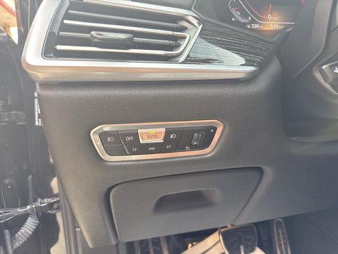Used 2022 BMW X7 xDrive40i w/ M Sport Package AWD/4WD image 9