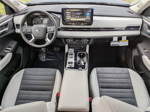 New 2026 Mitsubishi Outlander SE image 14