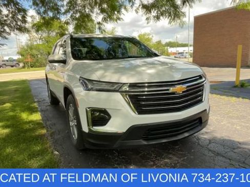 Used 2023 Chevrolet Traverse LT FWD image 2