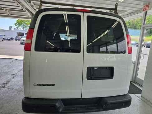 Used 2018 Chevrolet Express 2500 LS w/ Driver Convenience Package RWD image 4