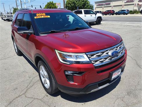 Used 2018 Ford Explorer XLT w/ Equipment Group 202A FWD image 3