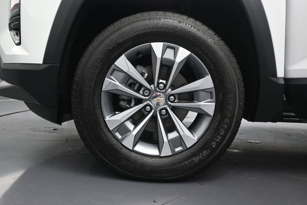 Used 2026 Chevrolet Equinox LT w/ Safety and Technology Package FWD image 9