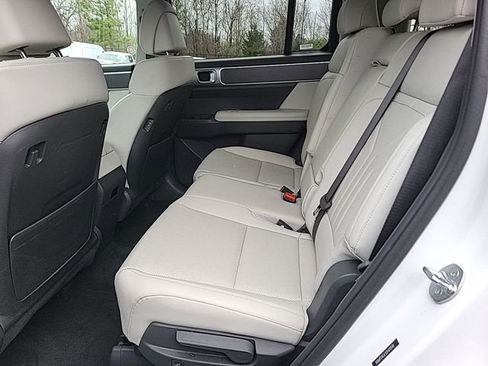 Used 2025 Hyundai Santa Fe SEL image 10