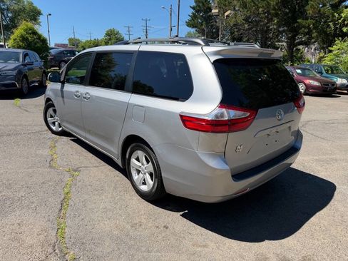 Used 2015 Toyota Sienna LE FWD image 5