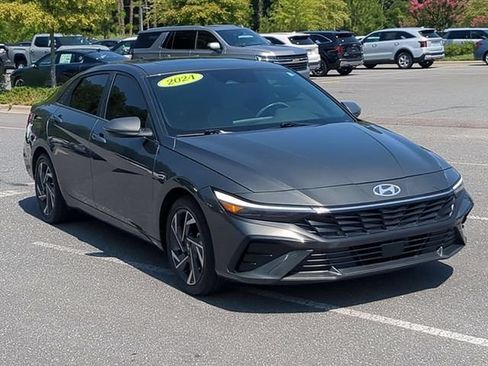 Used 2024 Hyundai Elantra Limited FWD image 2