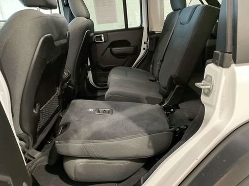 Used 2025 Jeep Wrangler Unlimited Rubicon image 13