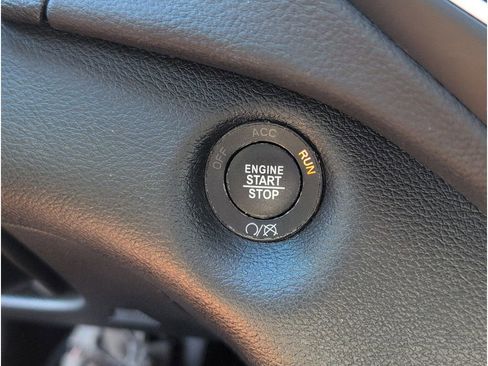 Used 2023 Jeep Cherokee Altitude Lux image 18