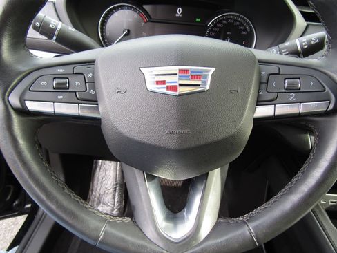Used 2022 Cadillac XT4 Luxury AWD/4WD image 17