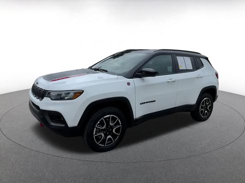 Used 2025 Jeep Compass Trailhawk image 8