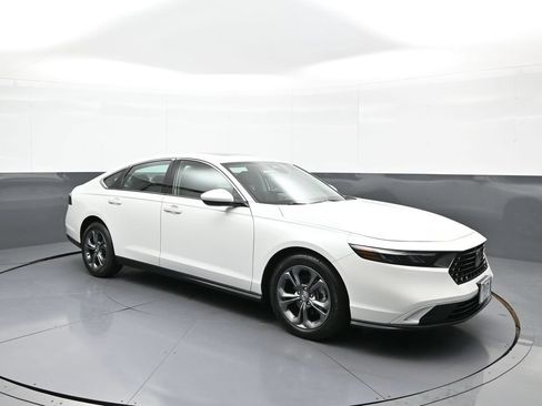 Used 2023 Honda Accord EX image 4
