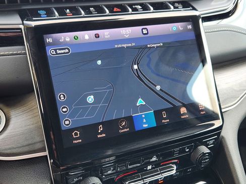 Used 2024 Jeep Grand Cherokee Limited 4xe image 9