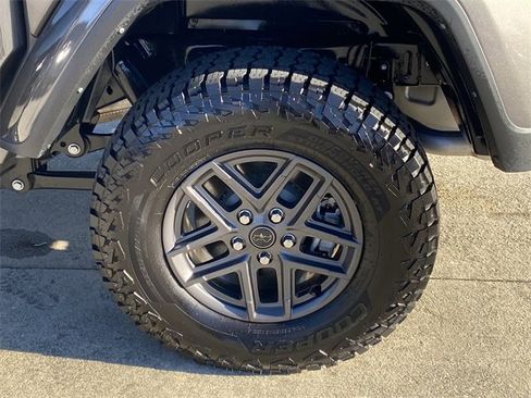 Used 2024 Jeep Gladiator Sport image 33