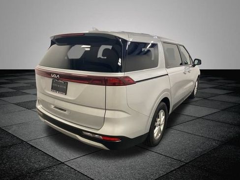 Used 2023 Kia Carnival LX FWD image 7