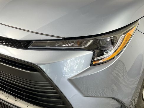 Used 2025 Toyota Corolla LE FWD image 12