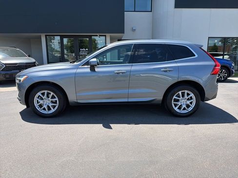 Used 2021 Volvo XC60 T5 Momentum AWD/4WD image 2