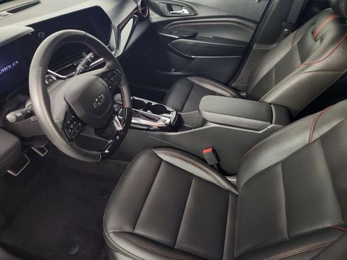 Used 2025 Chevrolet Trax RS w/ Sunroof Package FWD image 13