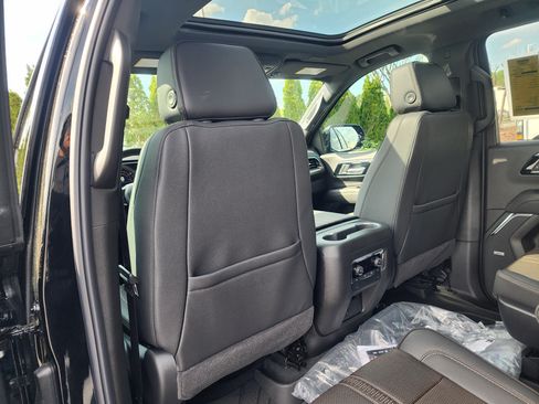 New 2026 Chevrolet Suburban High Country RWD image 15
