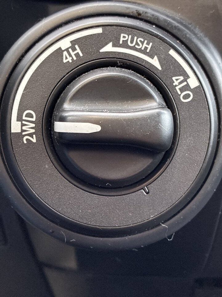 Used 2018 Nissan Titan SV AWD/4WD image 22
