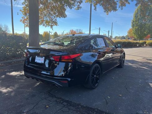 Certified 2022 Nissan Altima 2.5 SR w/ Midnight Edition Package image 5