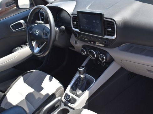 Used 2025 Hyundai Venue SEL FWD image 11
