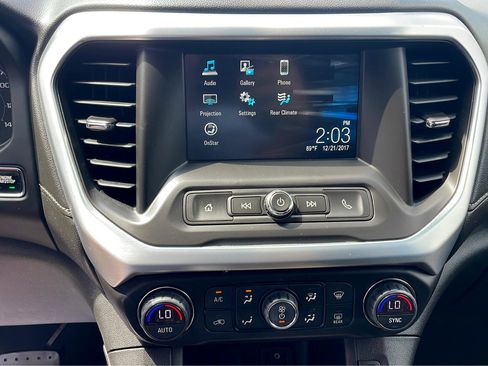Used 2018 GMC Acadia SLE image 18
