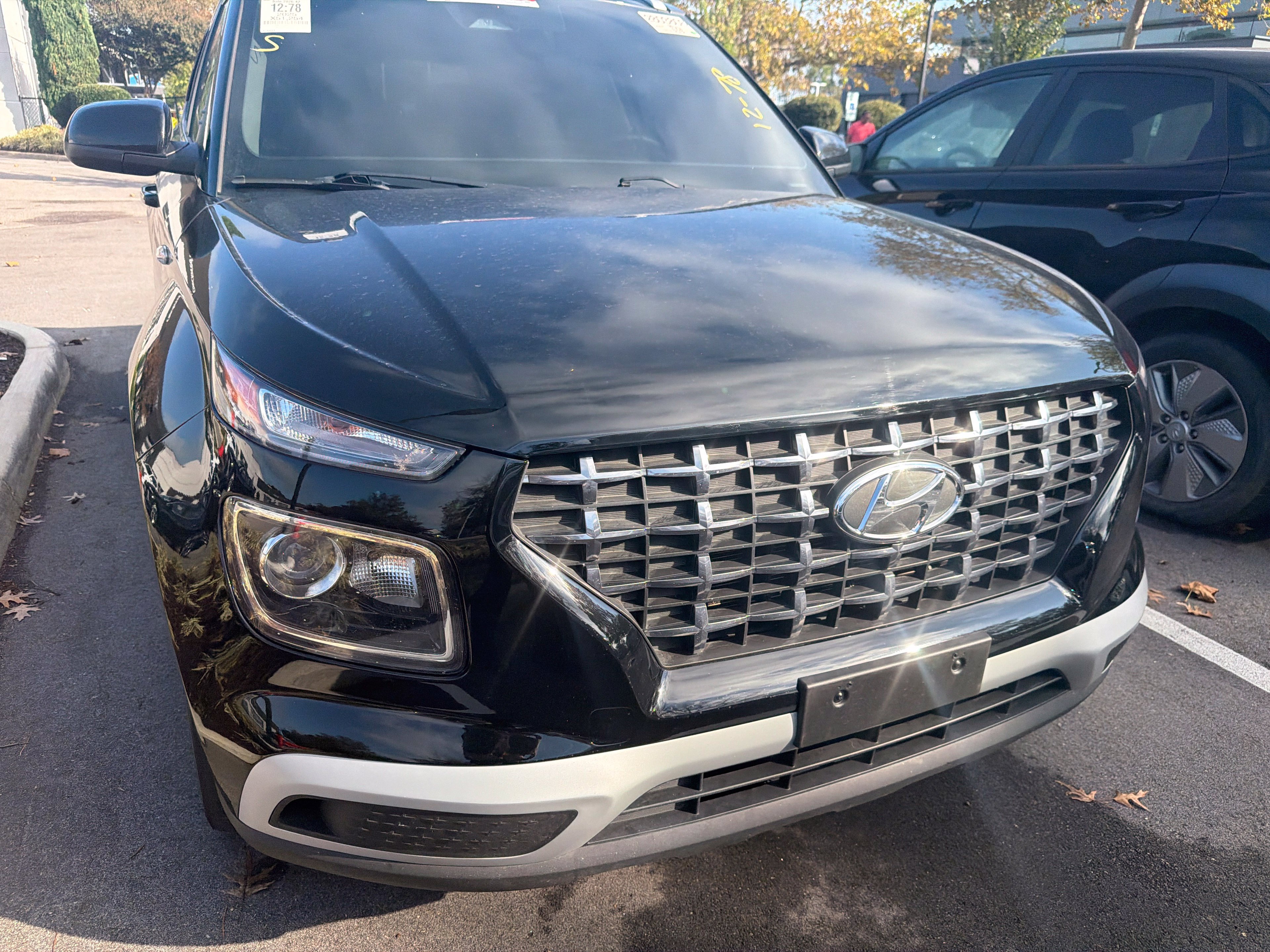 Used 2025 Hyundai Venue SEL FWD image 2