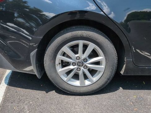 Used 2025 Toyota Camry LE FWD image 5