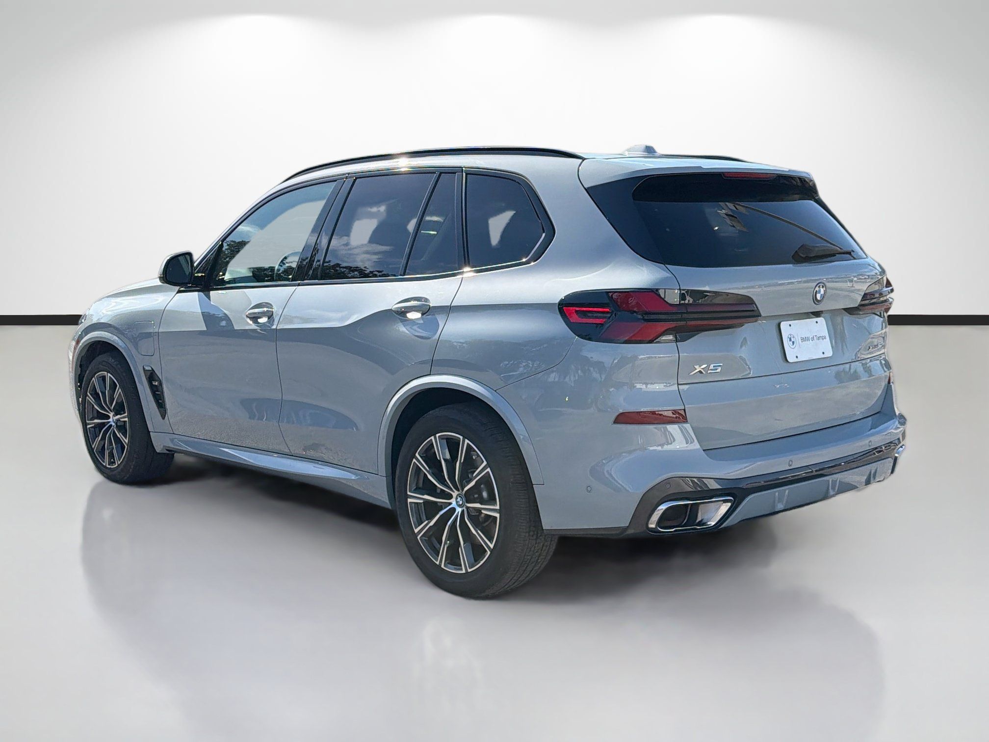 Used 2024 BMW X5 xDrive50e w/ M Sport Package AWD/4WD image 5
