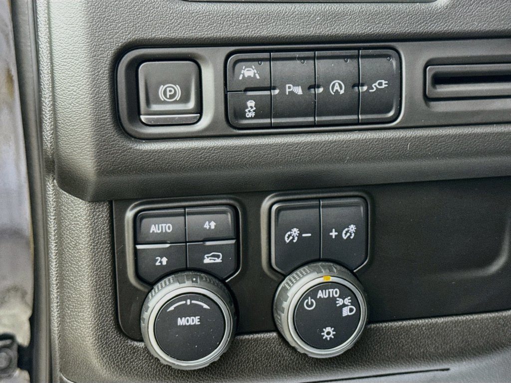 Used 2021 Chevrolet Tahoe RST w/ Luxury Package AWD/4WD image 11