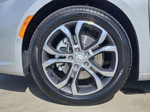 New 2026 Chrysler Pacifica Pinnacle image 12