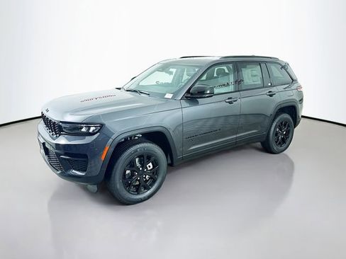 New 2025 Jeep Grand Cherokee Altitude image 3