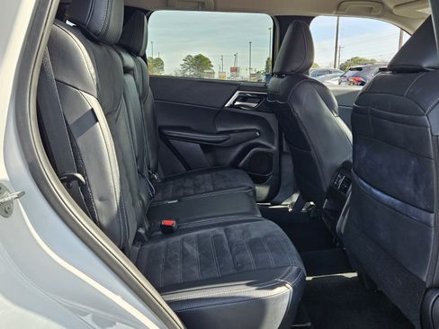 Used 2024 Mitsubishi Outlander SE image 17