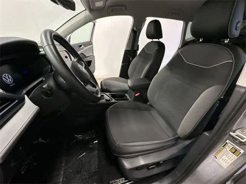 Certified 2023 Volkswagen Taos SE image 16