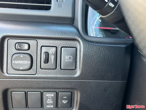 Certified 2024 Toyota 4Runner TRD Off-Road Premium AWD/4WD image 32