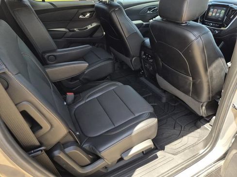 Used 2018 Chevrolet Traverse Premier w/ Driver Confidence II Package FWD image 21