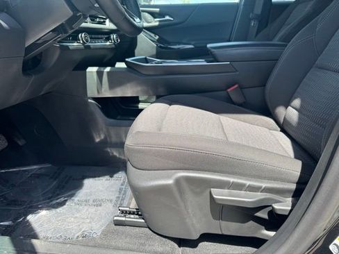 Used 2025 Chevrolet Equinox LT w/ Safety and Technology Package AWD/4WD image 5