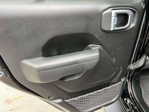 Used 2022 Jeep Wrangler Unlimited Sport AWD/4WD image 17