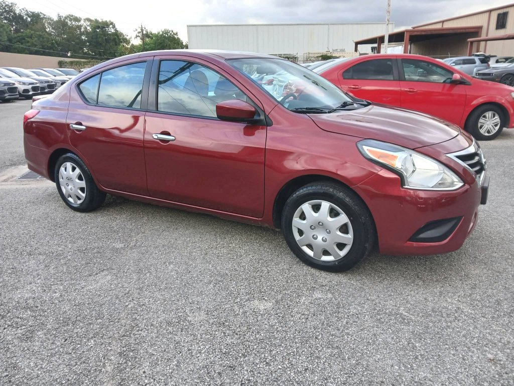 Used 2018 Nissan Versa SV FWD image 1