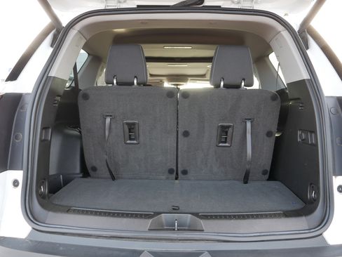 Used 2023 GMC Acadia SLE w/ Driver Convenience Package image 18