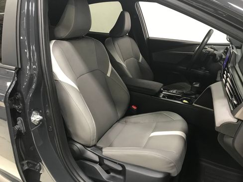 Used 2025 Toyota Camry SE FWD image 8