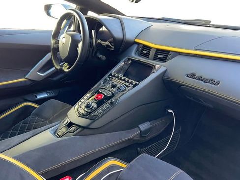 Used 2018 Lamborghini Aventador S image 12