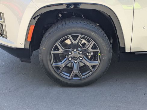 New 2026 Jeep Grand Wagoneer Limited image 34