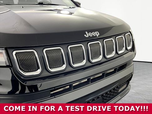Used 2022 Jeep Compass Latitude AWD/4WD image 32