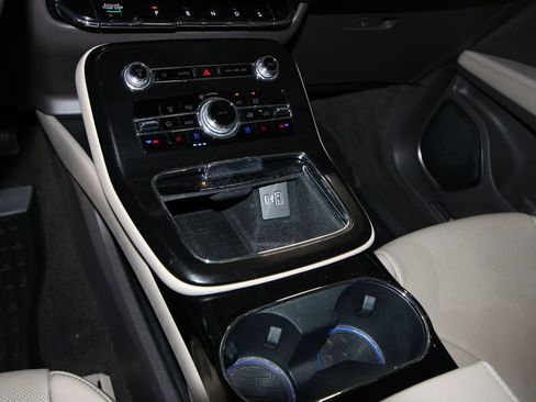 Used 2022 Lincoln Nautilus Reserve w/ Equipment Group 201A AWD/4WD image 19